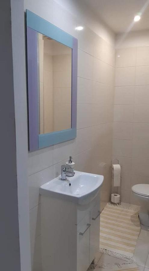 Komárno Szoba Konyha Lakas מראה חיצוני תמונה