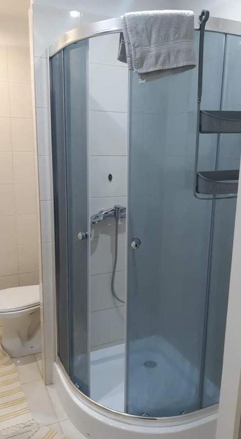 Komárno Szoba Konyha Lakas מראה חיצוני תמונה